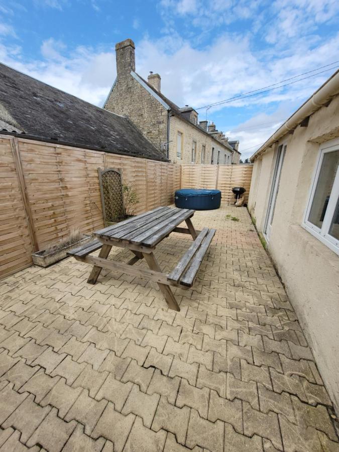 Beau Chalet 6 Personnes Avec Jacuzzi Tilly-sur-Seulles Exterior foto